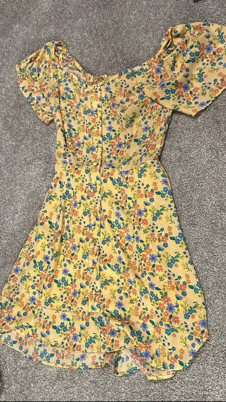 Sienna Sky dress Size XS Yellow Floral Puff Sleeve